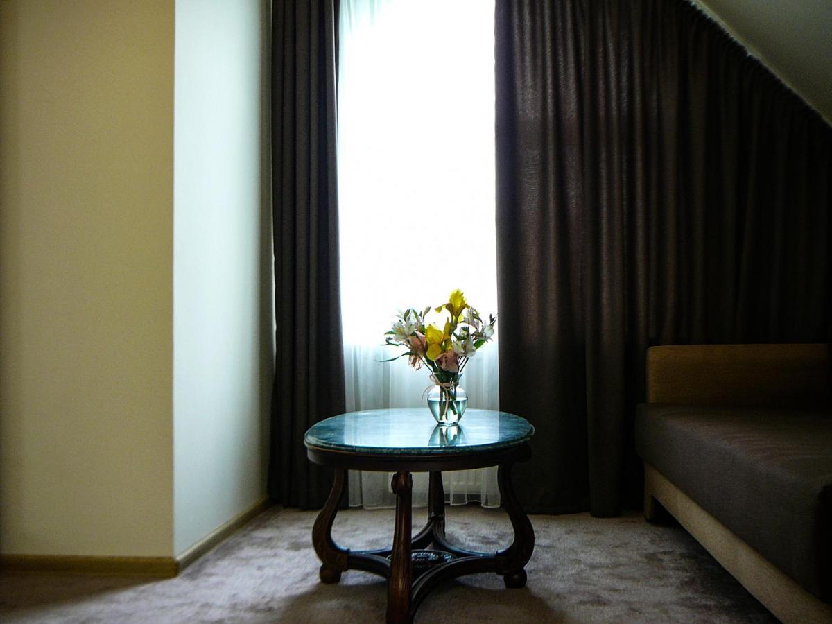 Eduard Hotel Ujgorod Dış mekan fotoğraf