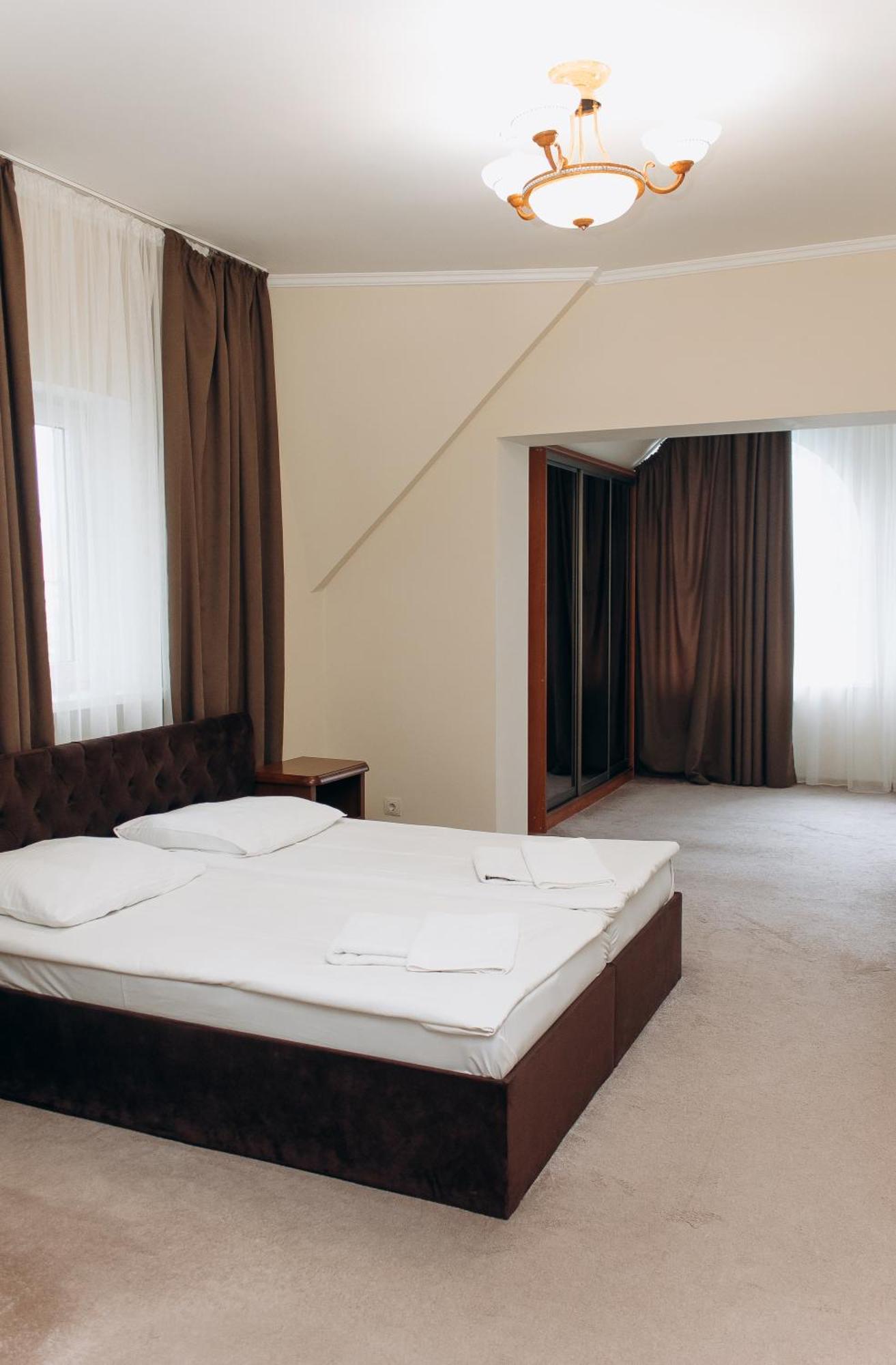 Eduard Hotel Ujgorod Dış mekan fotoğraf
