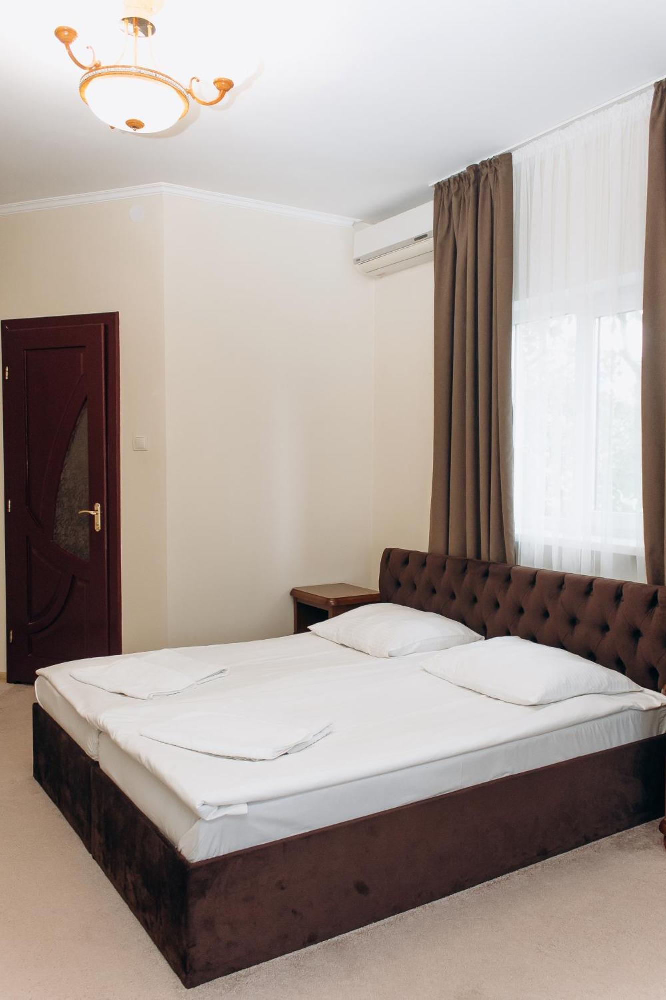 Eduard Hotel Ujgorod Dış mekan fotoğraf
