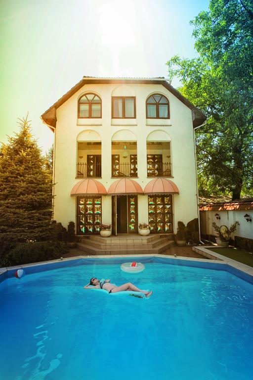 Eduard Hotel Ujgorod Dış mekan fotoğraf